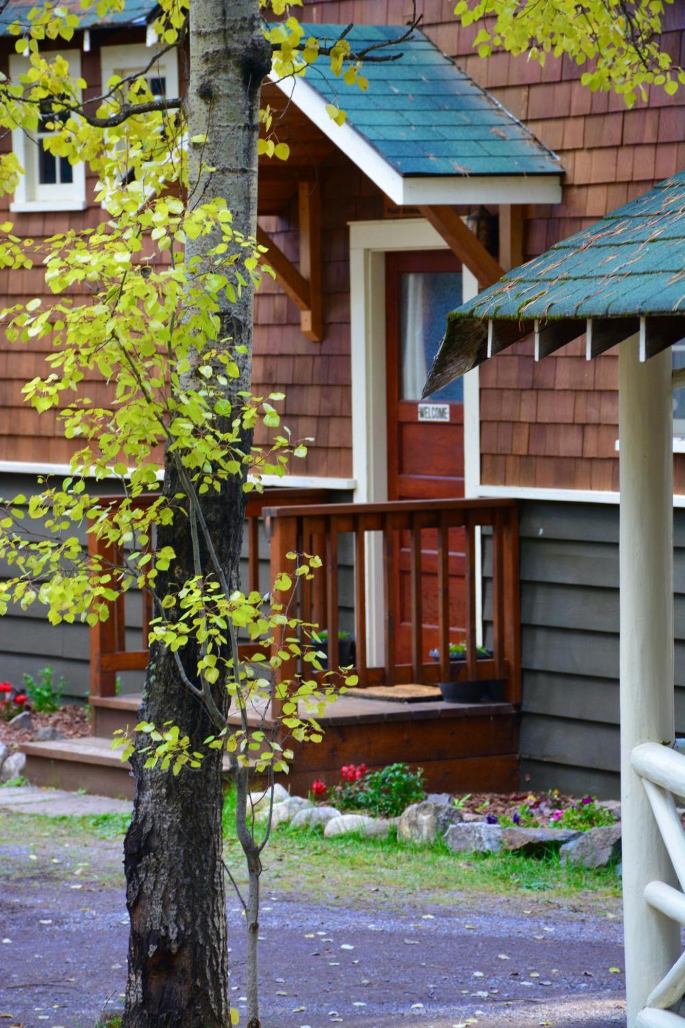 Johnston Canyon Lodge & Bungalows Castle Junction Eksteriør bilde